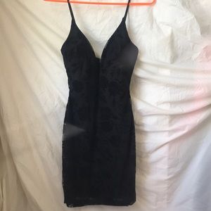 ✧Windsor Bodycon Floral Lace Dress Black
»NWT!